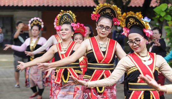 Tari Maengket